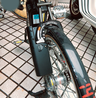 自転車に取り付けられた電子キーのハード部分