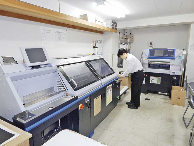 ホリゾンのPUR 製本機を使っての作業